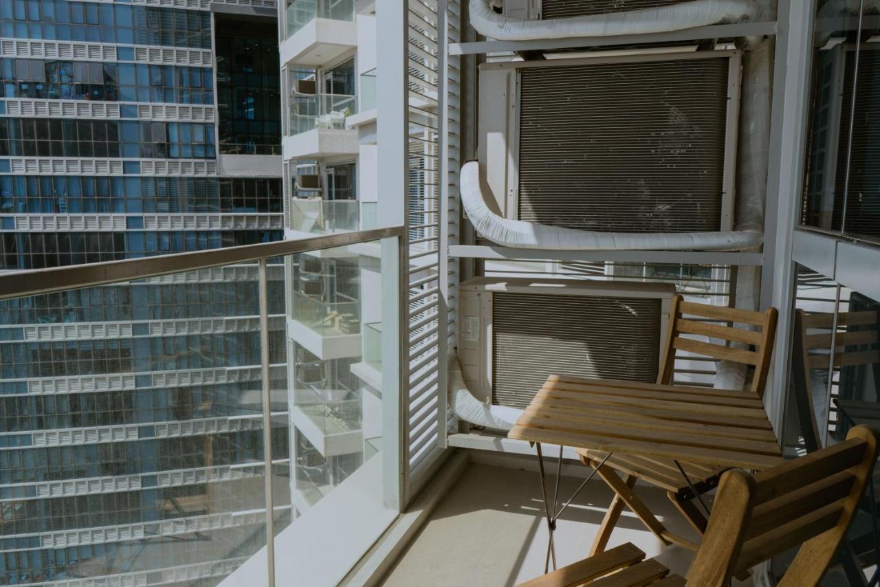 Uptown Parksuites Apartments Tower 2 Bgc By Ph Staycation 마닐라 외부 사진