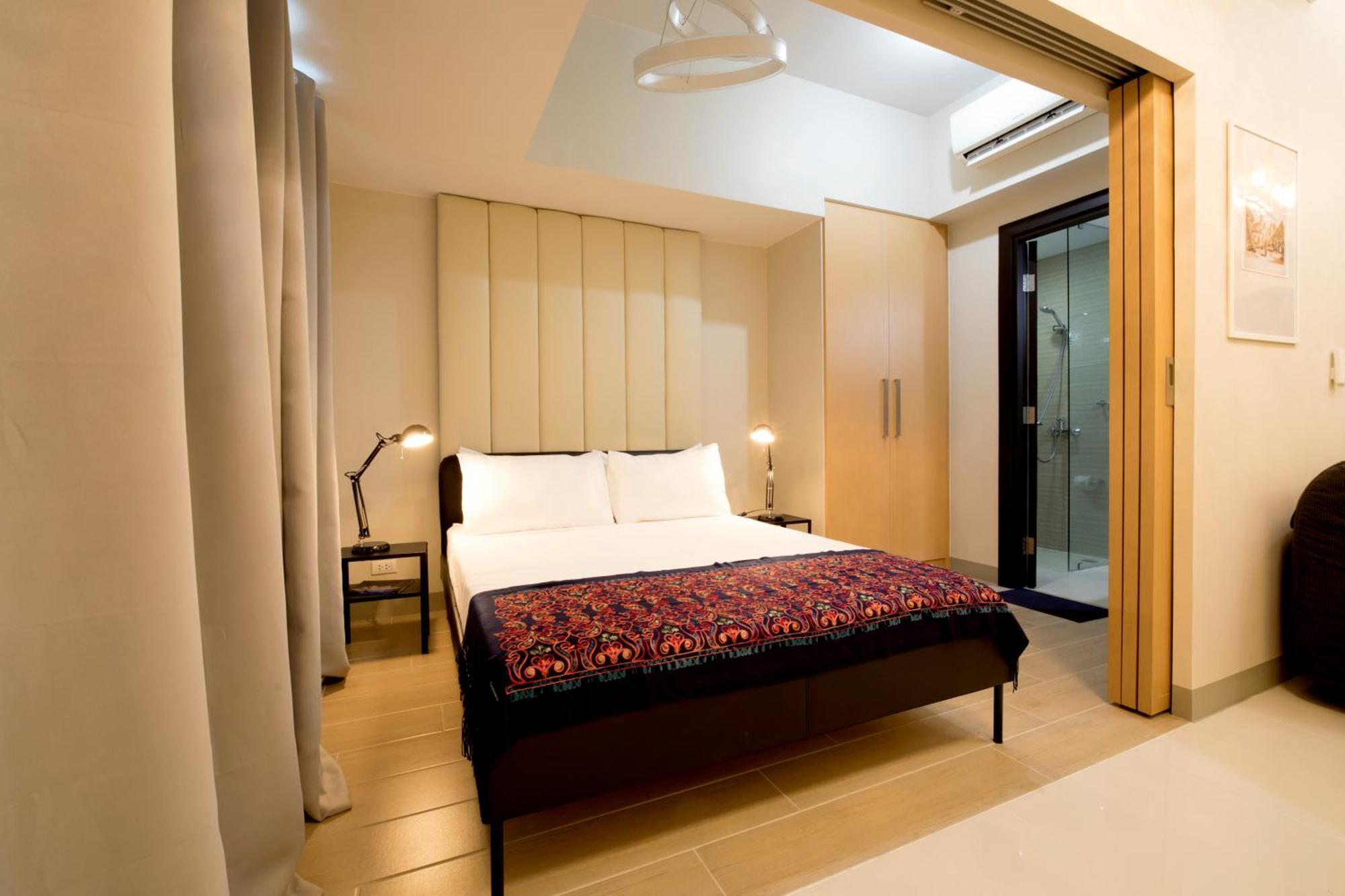 Uptown Parksuites Apartments Tower 2 Bgc By Ph Staycation 마닐라 외부 사진