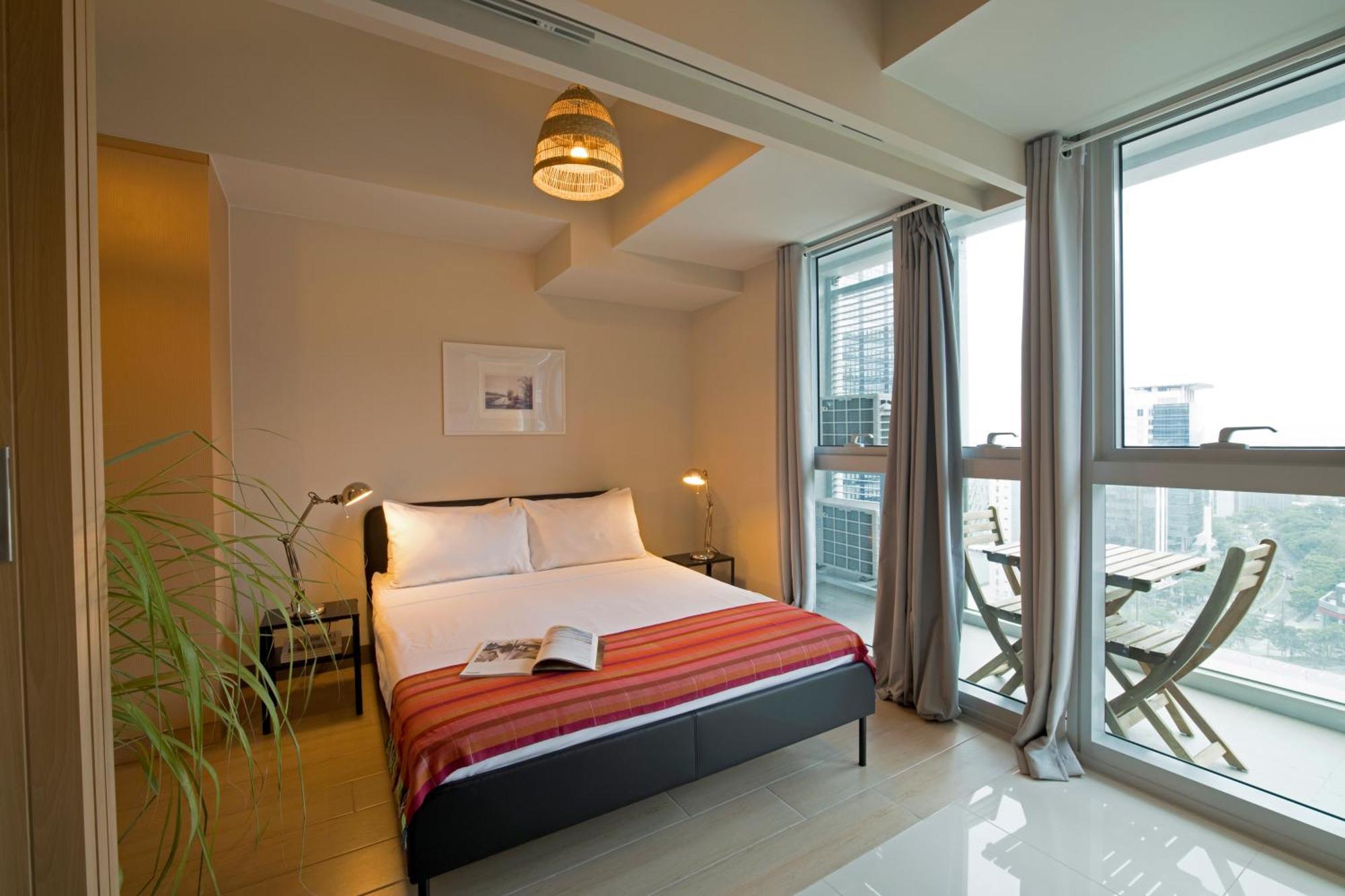 Uptown Parksuites Apartments Tower 2 Bgc By Ph Staycation 마닐라 외부 사진