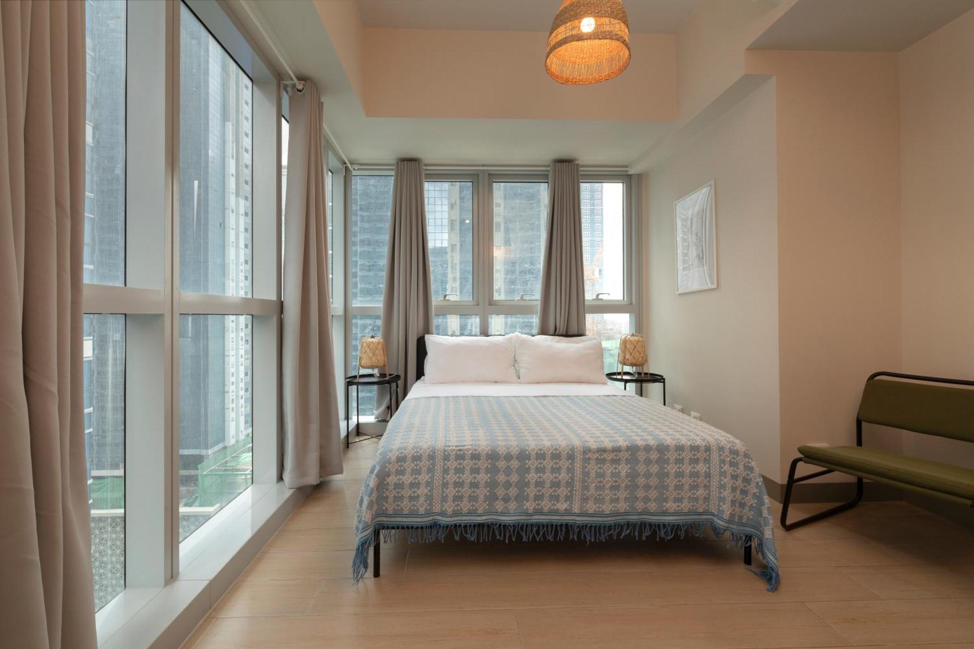 Uptown Parksuites Apartments Tower 2 Bgc By Ph Staycation 마닐라 외부 사진