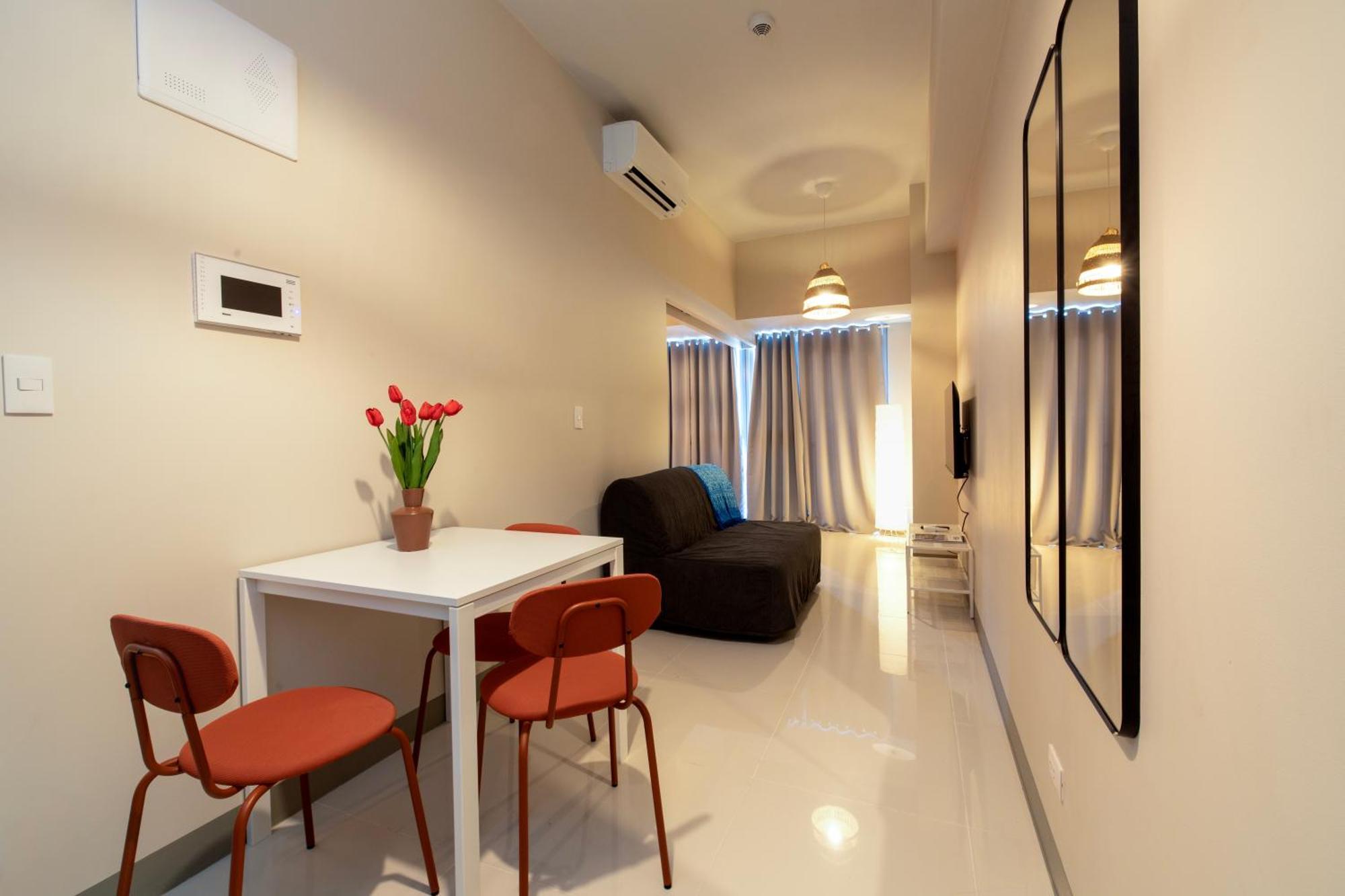 Uptown Parksuites Apartments Tower 2 Bgc By Ph Staycation 마닐라 외부 사진