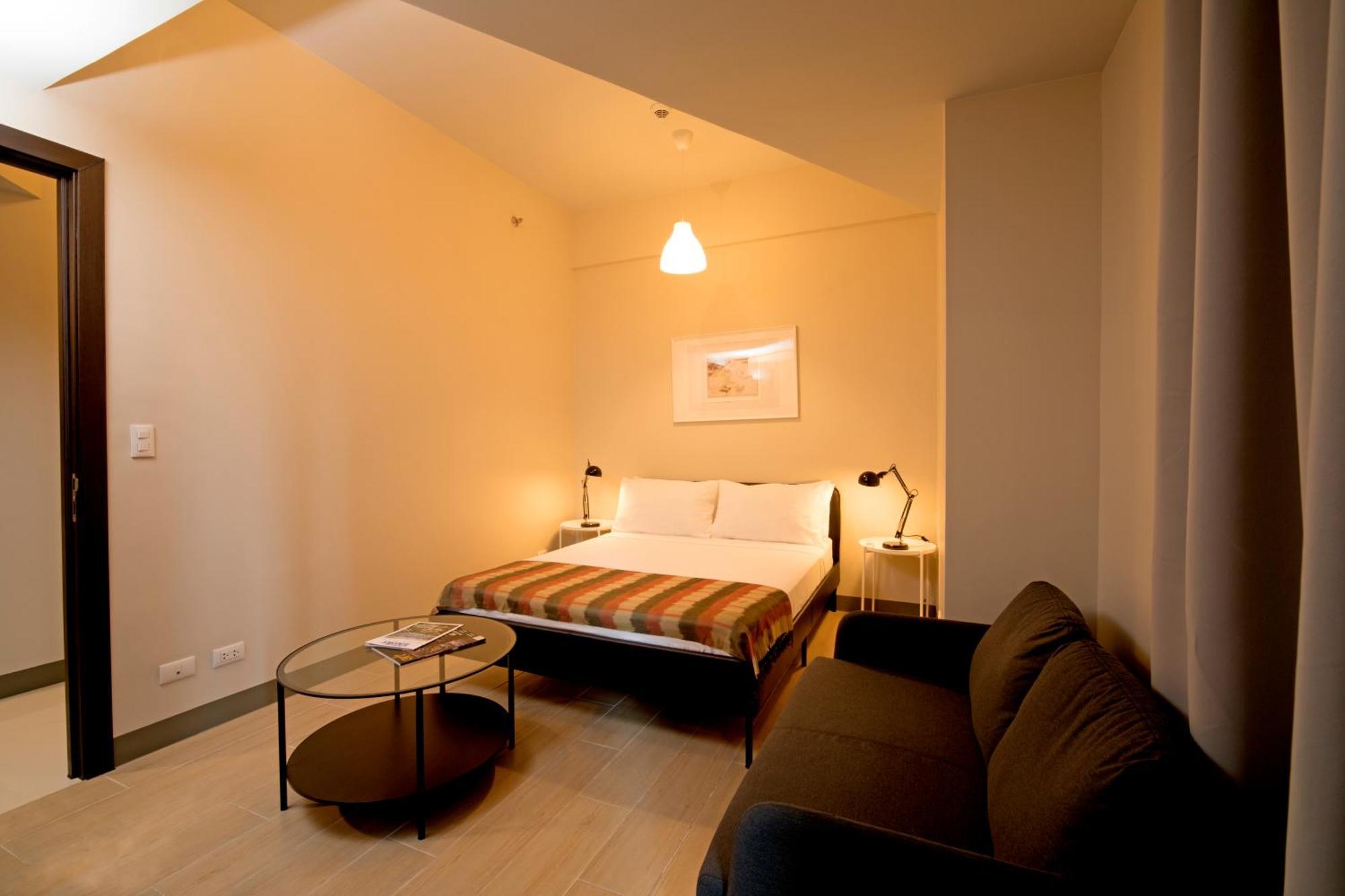 Uptown Parksuites Apartments Tower 2 Bgc By Ph Staycation 마닐라 외부 사진