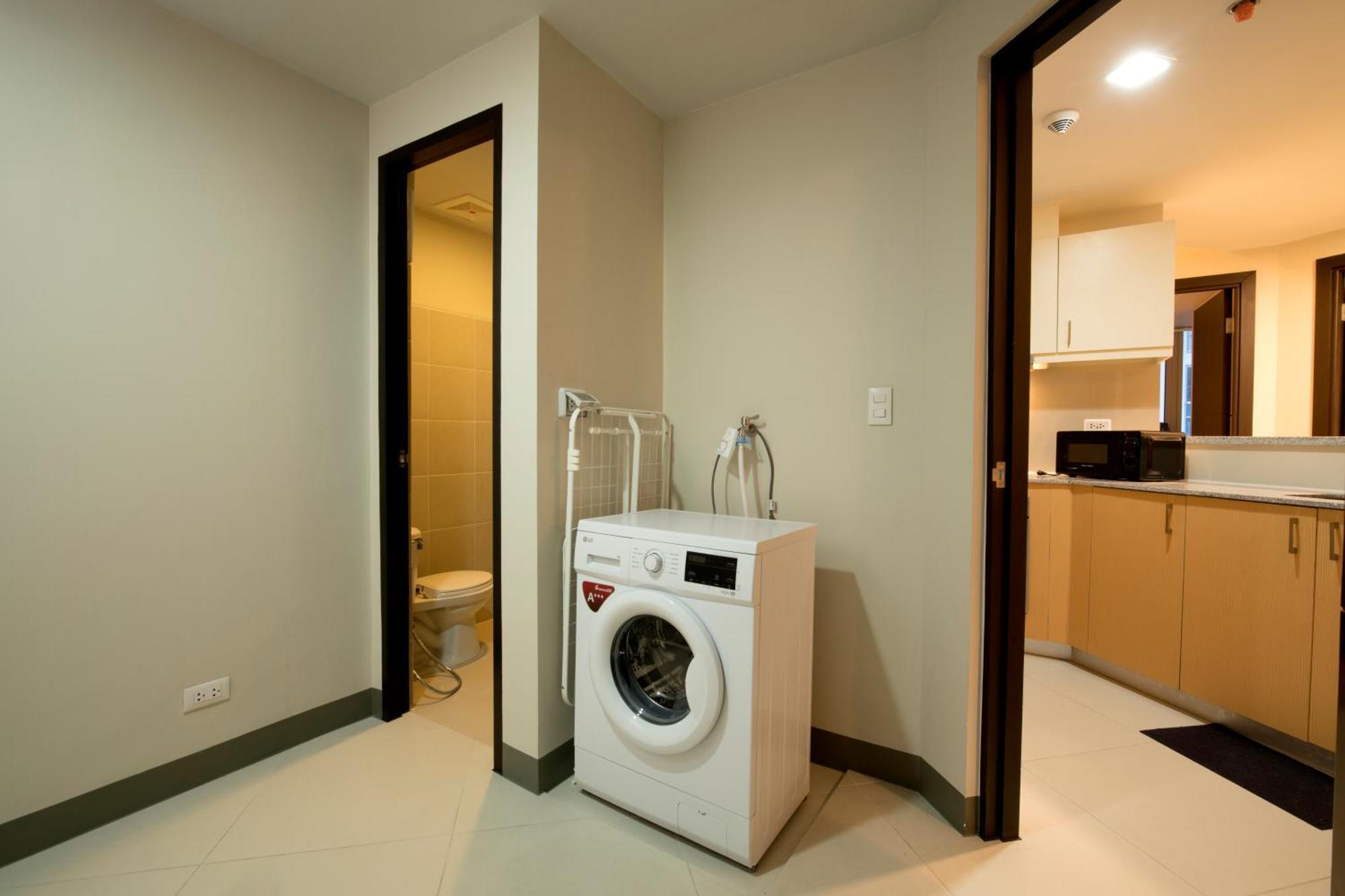 Uptown Parksuites Apartments Tower 2 Bgc By Ph Staycation 마닐라 외부 사진