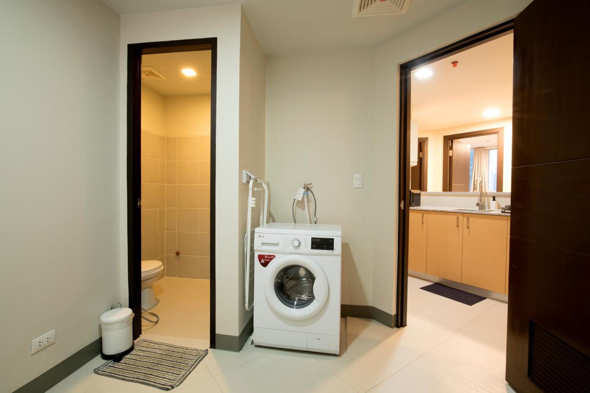 Uptown Parksuites Apartments Tower 2 Bgc By Ph Staycation 마닐라 외부 사진