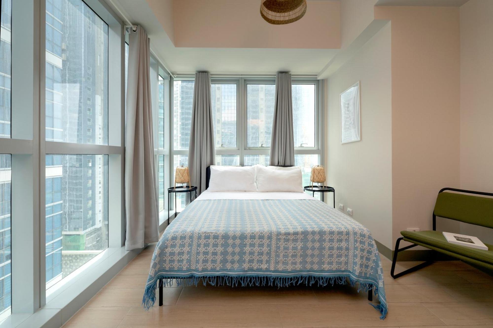 Uptown Parksuites Apartments Tower 2 Bgc By Ph Staycation 마닐라 외부 사진