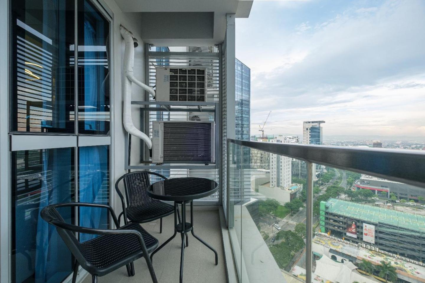 Uptown Parksuites Apartments Tower 2 Bgc By Ph Staycation 마닐라 외부 사진